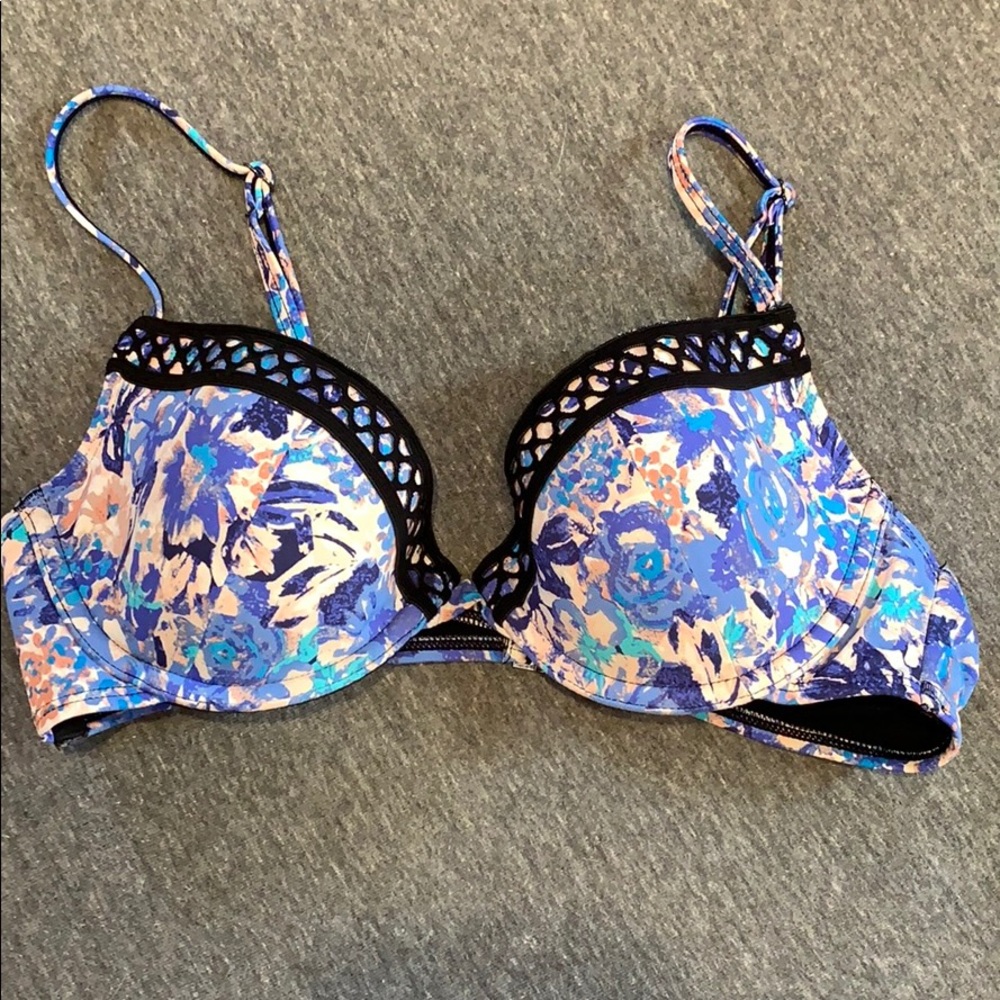 H&M Blue patterned swim suit TOP